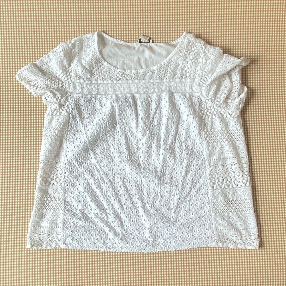 Lucky Brand White short sleeve top.‎ Size XL